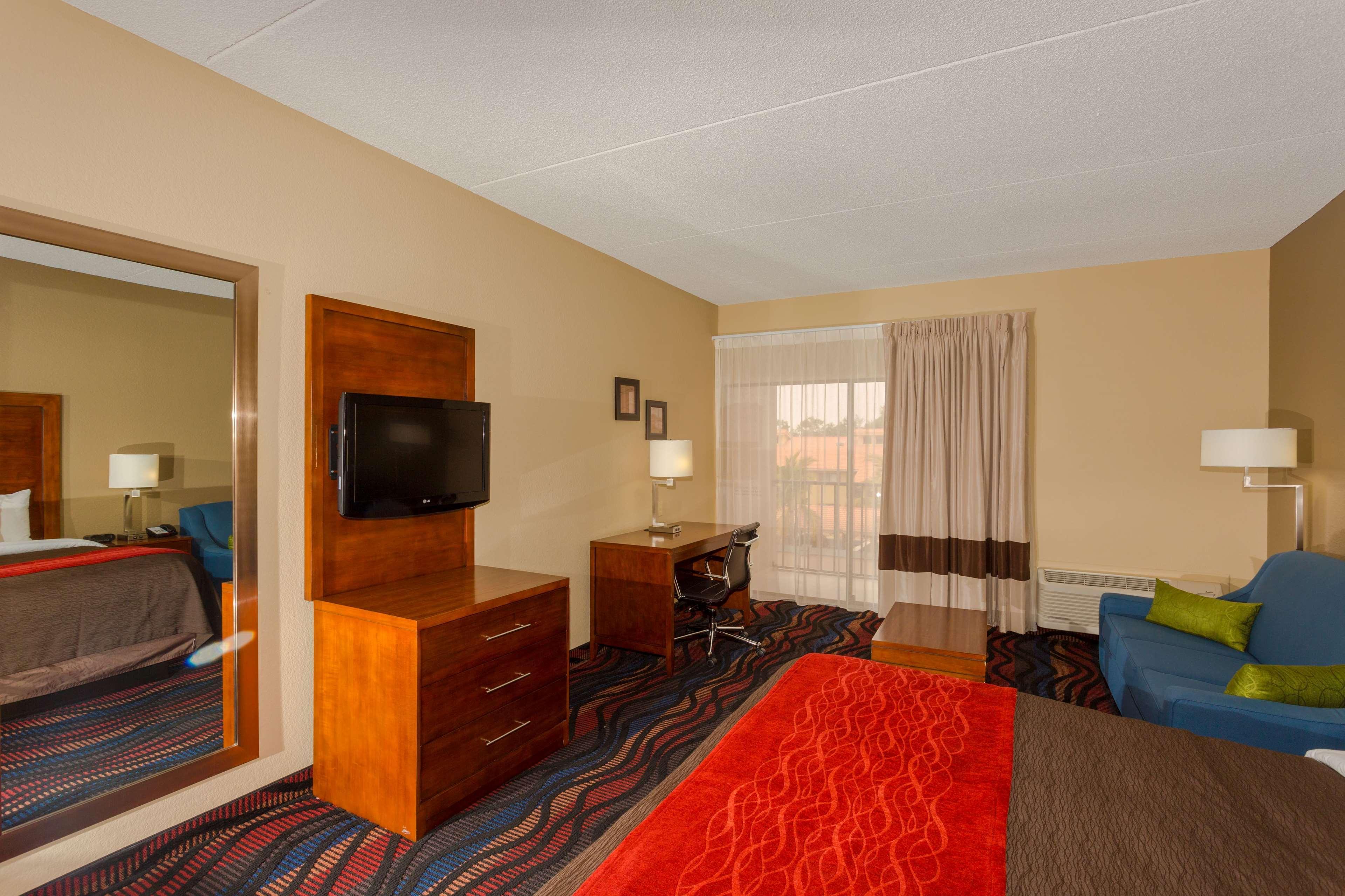 Baymont By Wyndham Bonita Springs Hotel Bagian luar foto