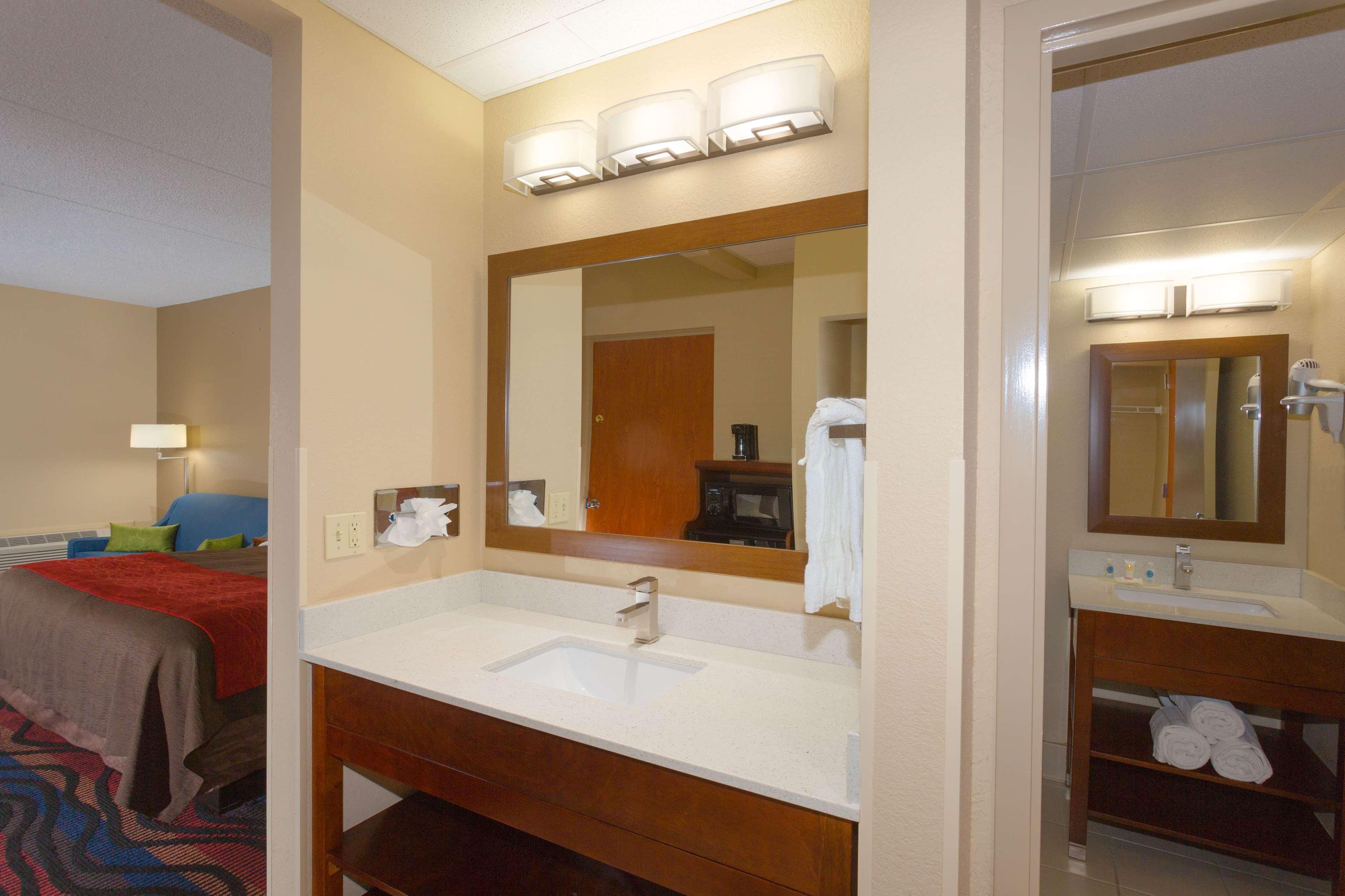 Baymont By Wyndham Bonita Springs Hotel Bagian luar foto