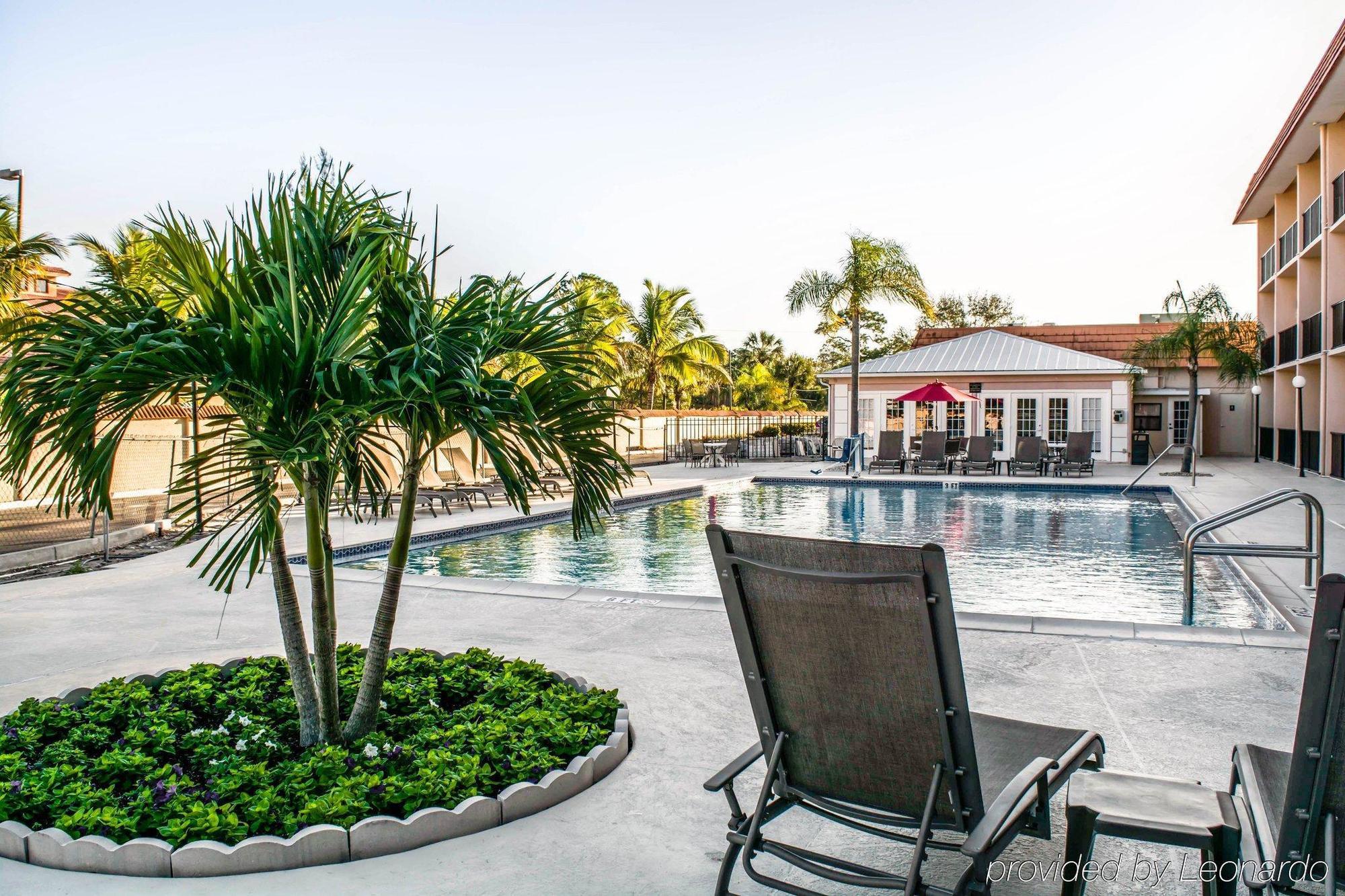Baymont By Wyndham Bonita Springs Hotel Bagian luar foto