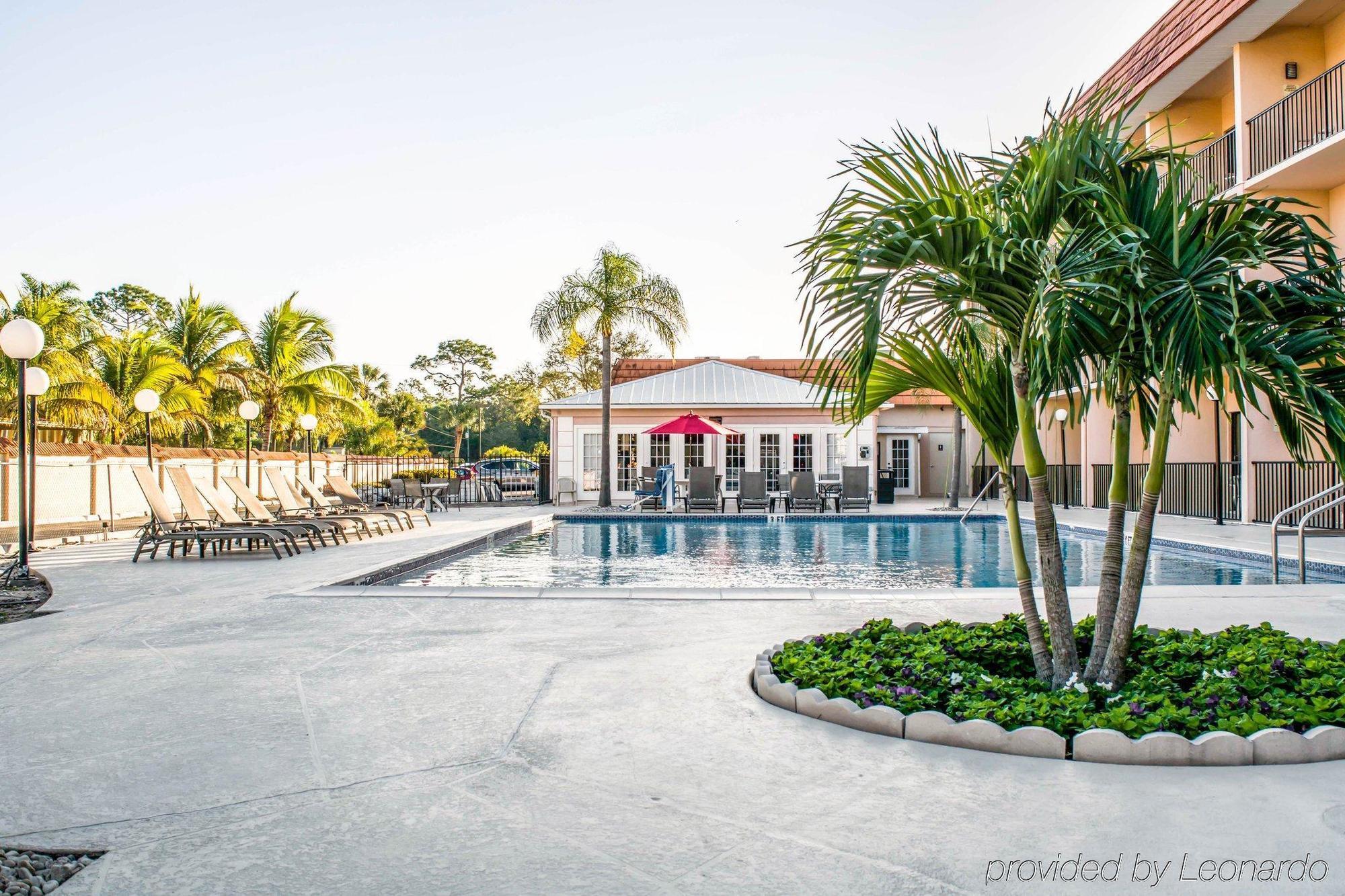 Baymont By Wyndham Bonita Springs Hotel Bagian luar foto