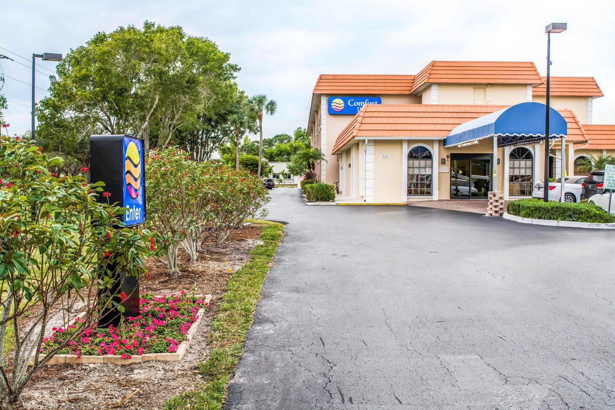 Baymont By Wyndham Bonita Springs Hotel Bagian luar foto